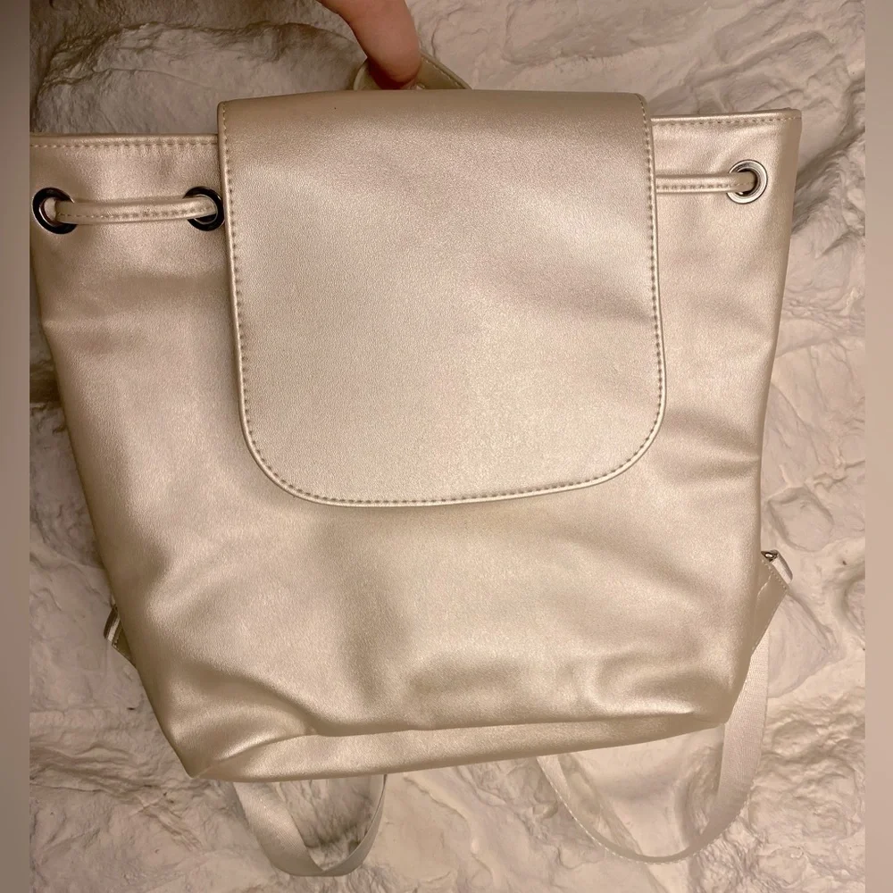 NWT UO IRIDESCENT CREAM BACKPACK